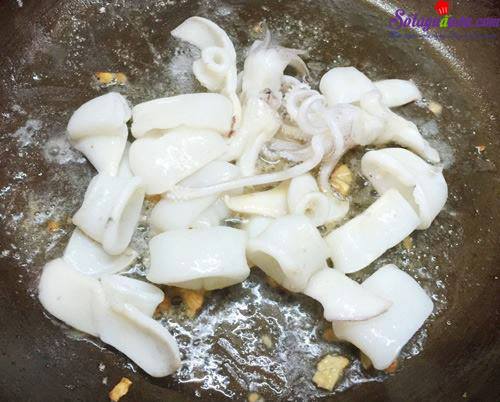 Cách nấu canh chua mực thanh mát bổ dưỡng ngày hè