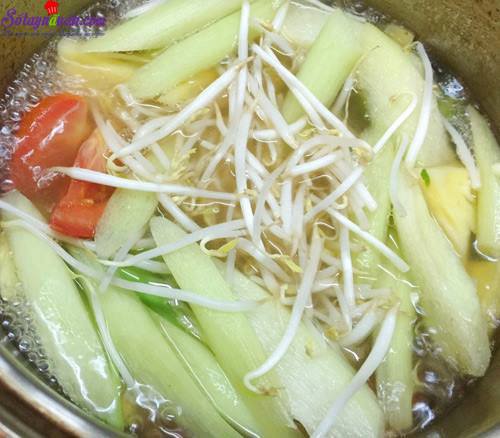 Cách nấu canh chua mực thanh mát bổ dưỡng ngày hè