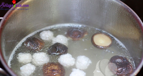 Cách nấu canh rong biển nấm bổ dưỡng