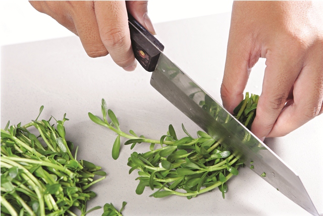 Cách nấu cháo cá lóc với rau đắng giải nhiệt cho bà bầu mùa nóng