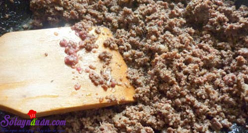 Cách nấu cháo chim bồ câu hạt sen bổ dưỡng cho bé