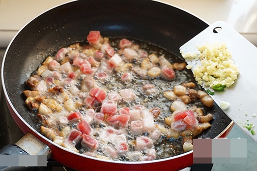 Cách nấu cháo sườn sụn mềm tan thơm ngon tại nhà