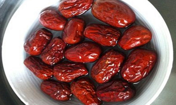 Cách nấu chè táo đỏ hạt sen