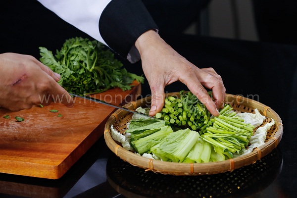 Cách nấu lẩu vịt lá tía tô ngon bổ dưỡng