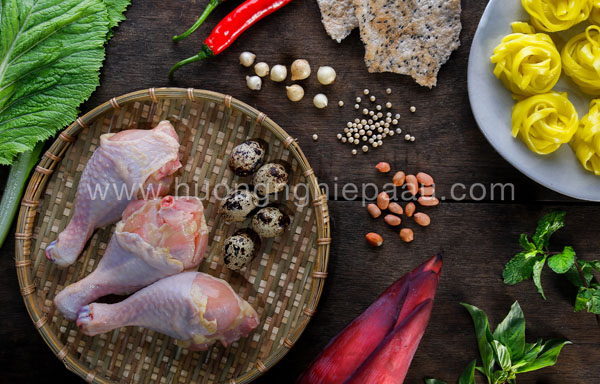 Cách nấu mì quảng gà ngon đậm đà hương vị