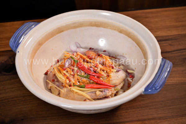 Cách nấu mì quảng gà ngon đậm đà hương vị