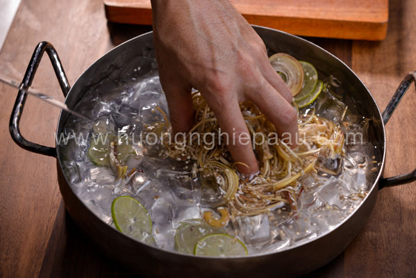 Cách nấu mì quảng gà ngon đậm đà hương vị