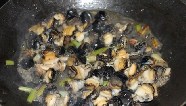 Cách nấu món bún ốc hà nội ngọt vị đậm đà