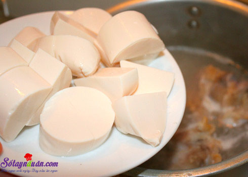 Cách nấu món canh kim chi hầm giò heo chua, cay