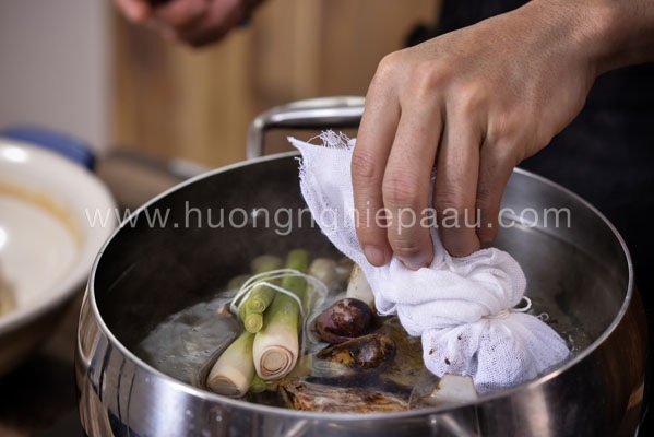 Cách nấu Phở Bò ngon chuẩn Siêu Đầu Bếp