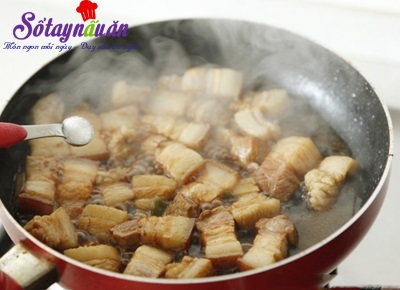 Cách nấu thịt kho tàu thơm ngon cho ngày lạnh