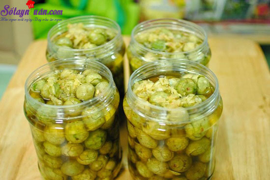 Cách ngâm sấu thơm mát không bị váng