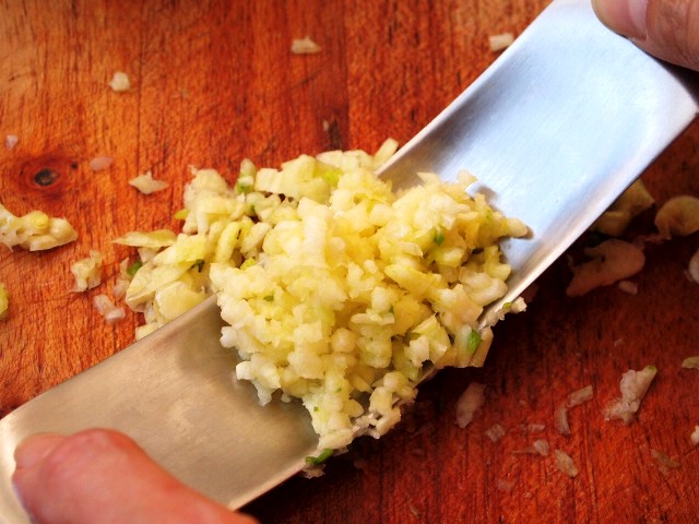 Cách ninh đỗ đen siêu nhừ chỉ trong vài phút