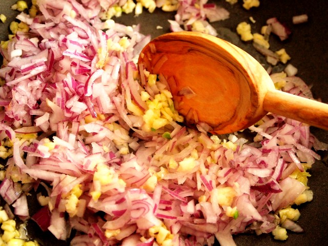 Cách ninh đỗ đen siêu nhừ chỉ trong vài phút