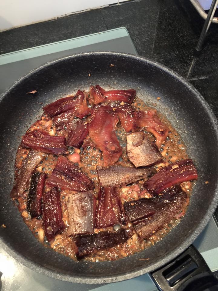 Cách rim cá khô mặn ngọt