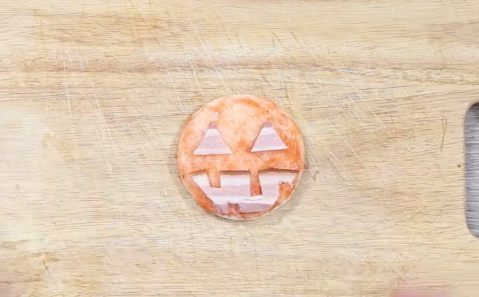 Cách tạo hình bánh mì xác ướp kinh dị cho halloween tới bến