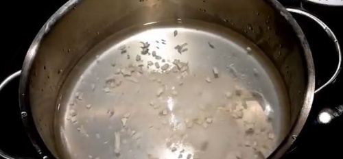 Cách trồng giá đỗ mập ú, ít rễ bằng chai nhựa