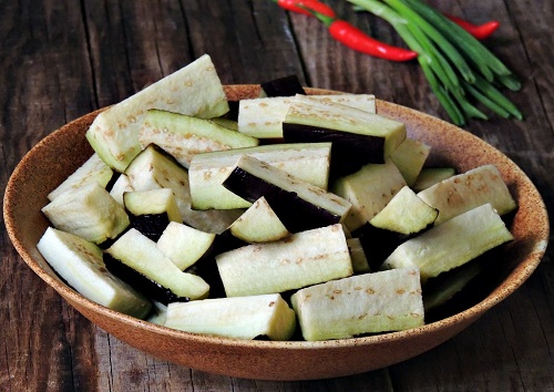 Cách xào cà tím cho ngày chay thanh đạm