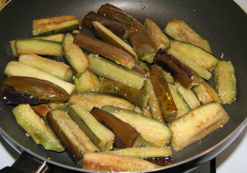 Cách xào cà tím cho ngày chay thanh đạm