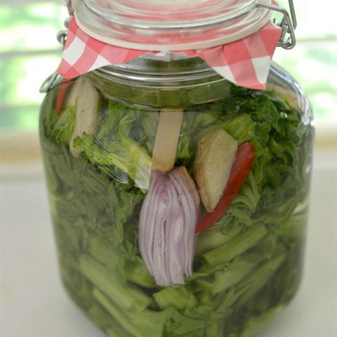 Cách làm cải bẹ xanh muối chua giòn ngon hấp dẫn