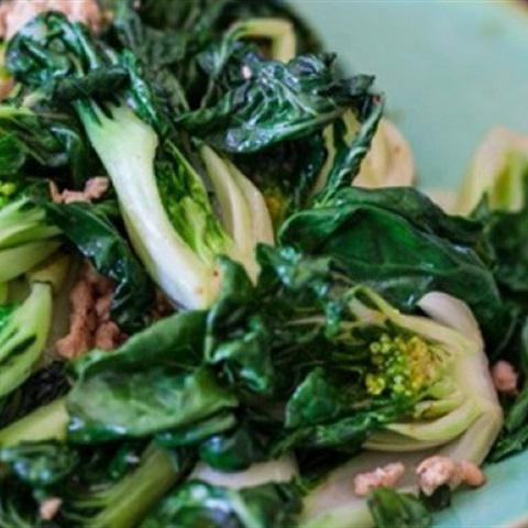 Cách làm cải thìa xào thịt gà băm