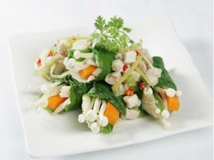Cải xanh luộc cuộn nấm sốt thăn heo xào gừng