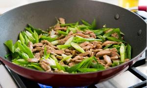 Căng thẳng đến mấy cũng tiêu tan hết chỉ nhờ nước đường hoa hồng