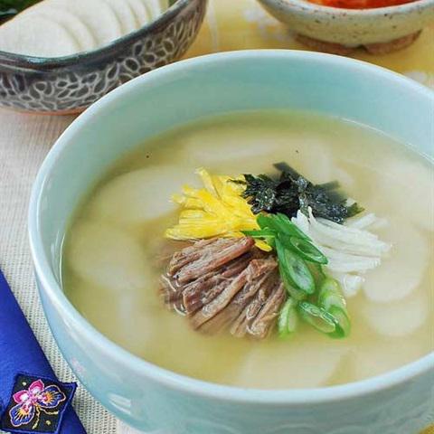 Cách làm canh bánh gạo kiểu Hàn