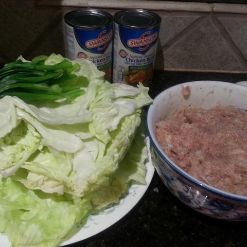 Cách làm canh bắp cải cuộn thịt bằm