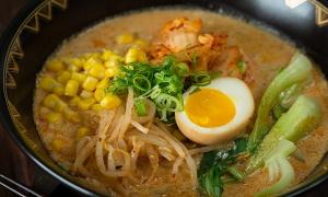 Canh bắp lợn hầm táo và vả tây bổ dưỡng cho sức khỏe