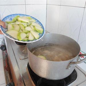 Cách làm canh bí đao hầm xương