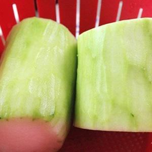 Cách làm canh bí đao nấu giò sống