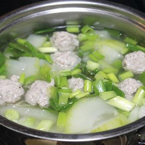 Cách làm canh bí đao nấu giò sống