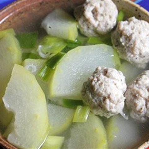 Cách làm canh bí đao nấu giò sống