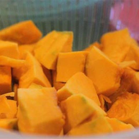 Cách làm canh bí đỏ bò viên