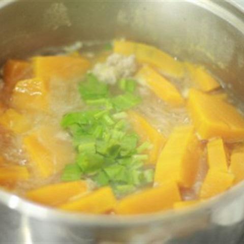 Cách làm canh bí đỏ hầm đậu phộng