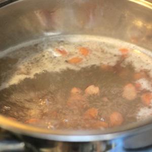 Cách làm canh bí đỏ nấu giò sống