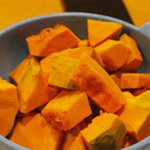 Cách làm canh bí đỏ nấu thịt nạc băm