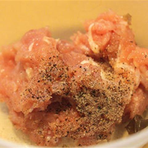 Cách làm canh bí đỏ nấu thịt nạc băm