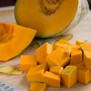 Cách làm canh bí đỏ nấu tôm