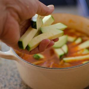 Cách làm canh bí ngòi nấu thịt