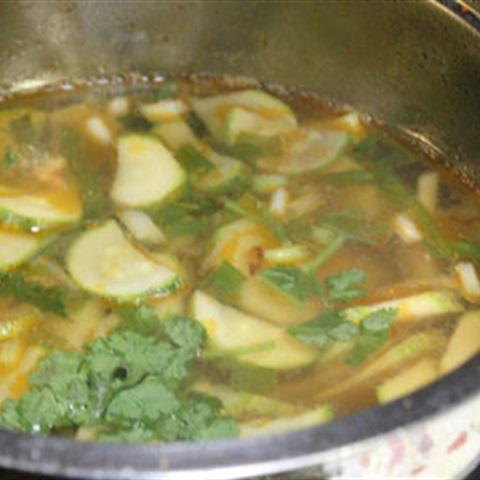 Cách làm canh bí ngòi nấu tôm