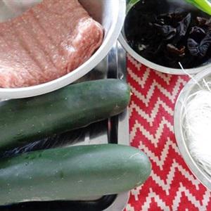 Cách nấu canh bí ngòi nhồi thịt