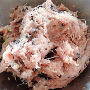 Cách nấu canh bí ngòi nhồi thịt