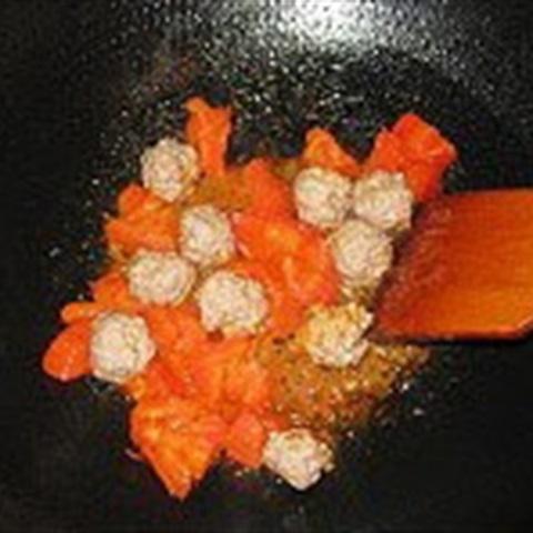 Cách làm canh bò viên nấu cà chua