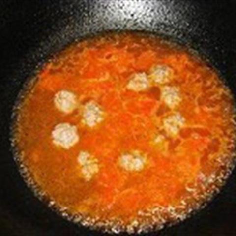 Cách làm canh bò viên nấu cà chua