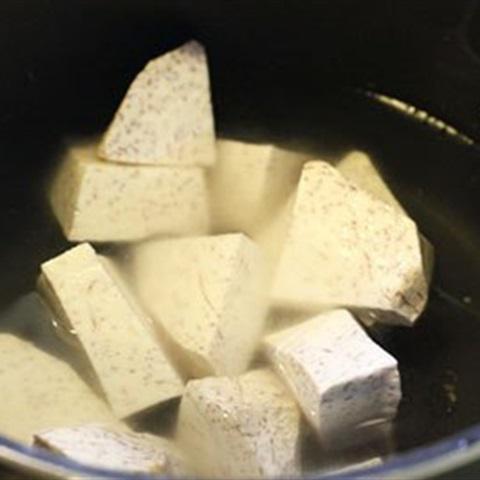 Cách làm canh bò viên nấu khoai môn