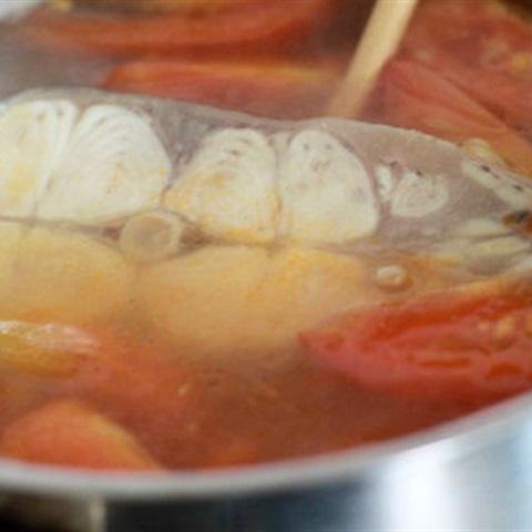 Cách làm canh cá ba sa nấu măng