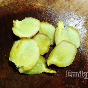 Cách làm canh cá bớp nấu lá lốt