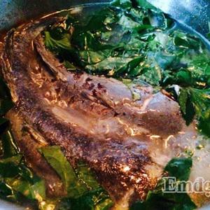 Cách làm canh cá bớp nấu lá lốt